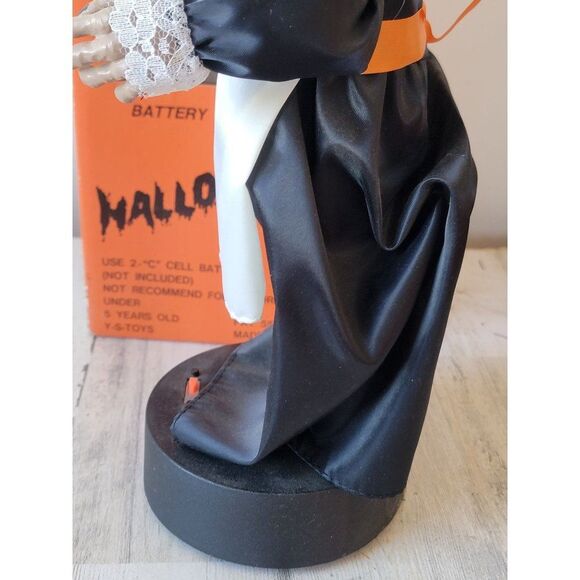 Vintage Halloween witch AS IS skull figure scary prop home decor - Picture 14 of 14